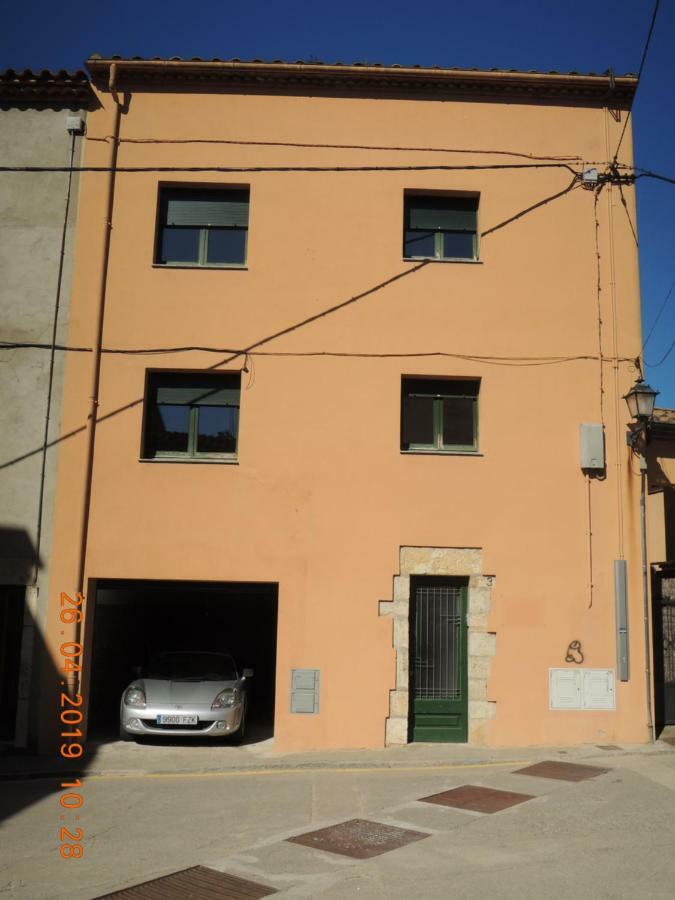 Apartament Jasmine Apartment Besalu Exterior photo
