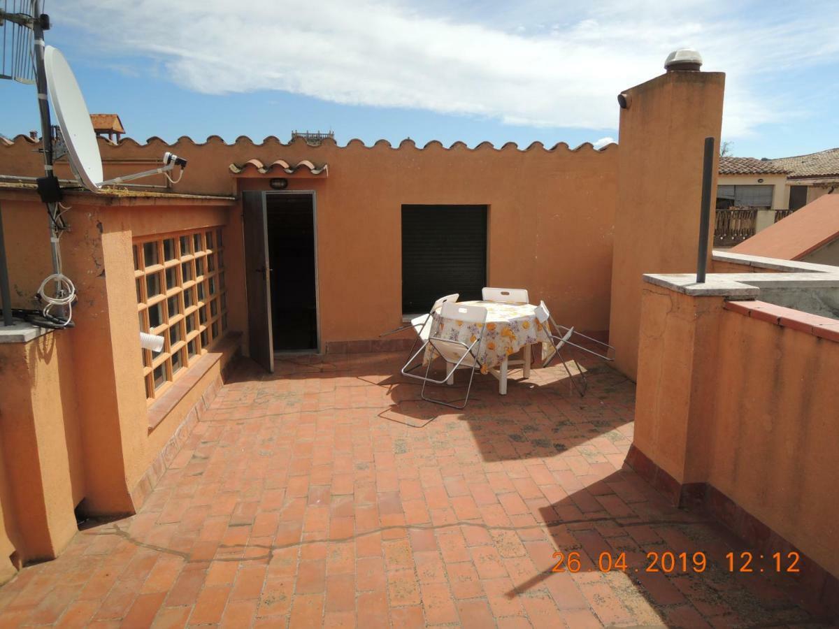 Apartament Jasmine Apartment Besalu Exterior photo