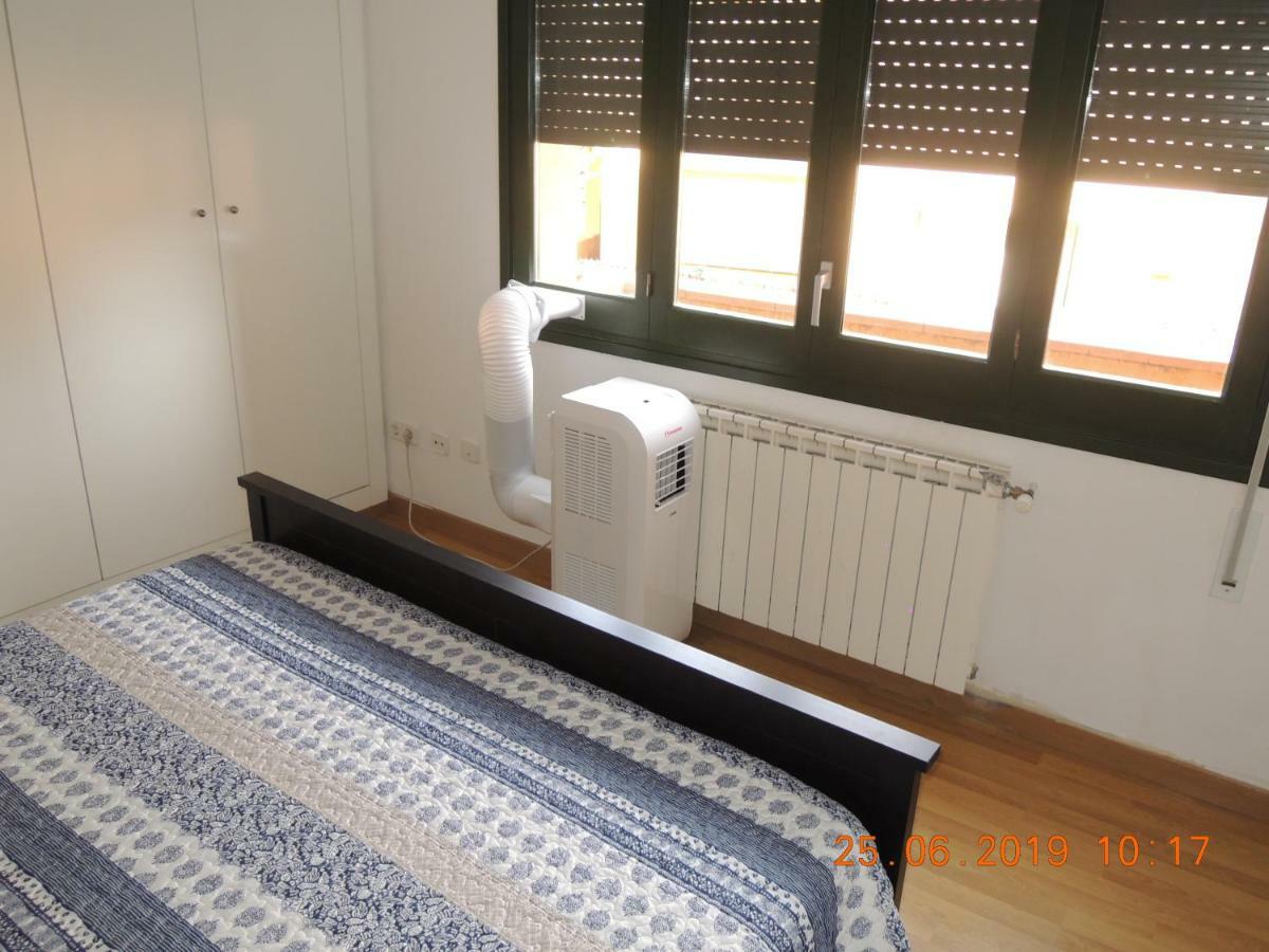Apartament Jasmine Apartment Besalu Exterior photo